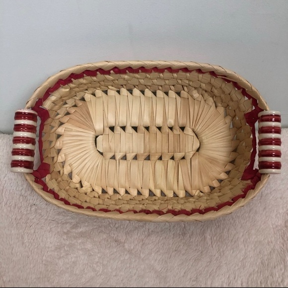 Natural woven basket - Picture 4 of 10